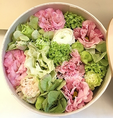 **BFEUGB GRPN** Eustoma Box Flower - Pink and Green