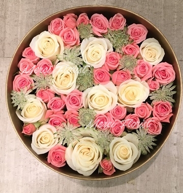 **BFRSMRS WHPN** Rose and Mini Rose Box Flower - Pink and White